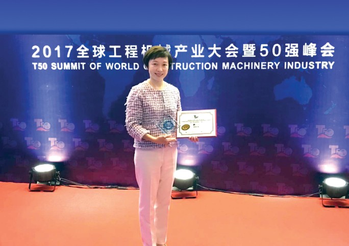 Жалпы сатылым 500 бірлікке жетті және «Жаһандық құрылыс машиналары өндірушілерінің ТОП-100» марапатына ие болды